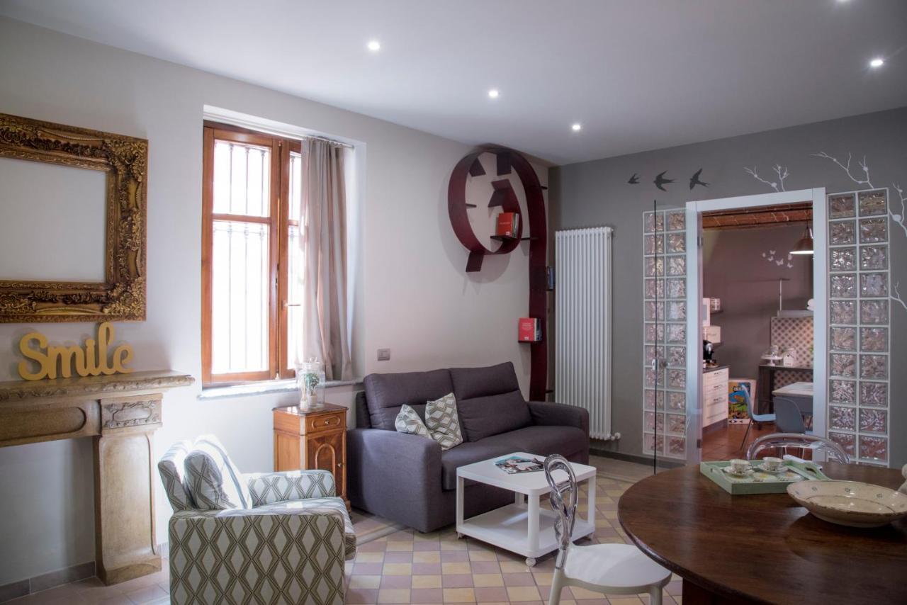 Appartamento Vacanze / Holiday Flat Farfalle&Rossobarbera Montegrosso dʼAsti Exteriör bild